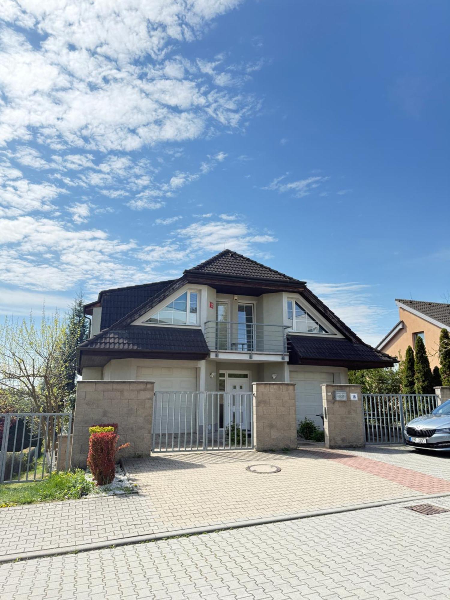 Diamondvilla, 4 Bedroom Apartment, Garden & Spa Прага Екстериор снимка