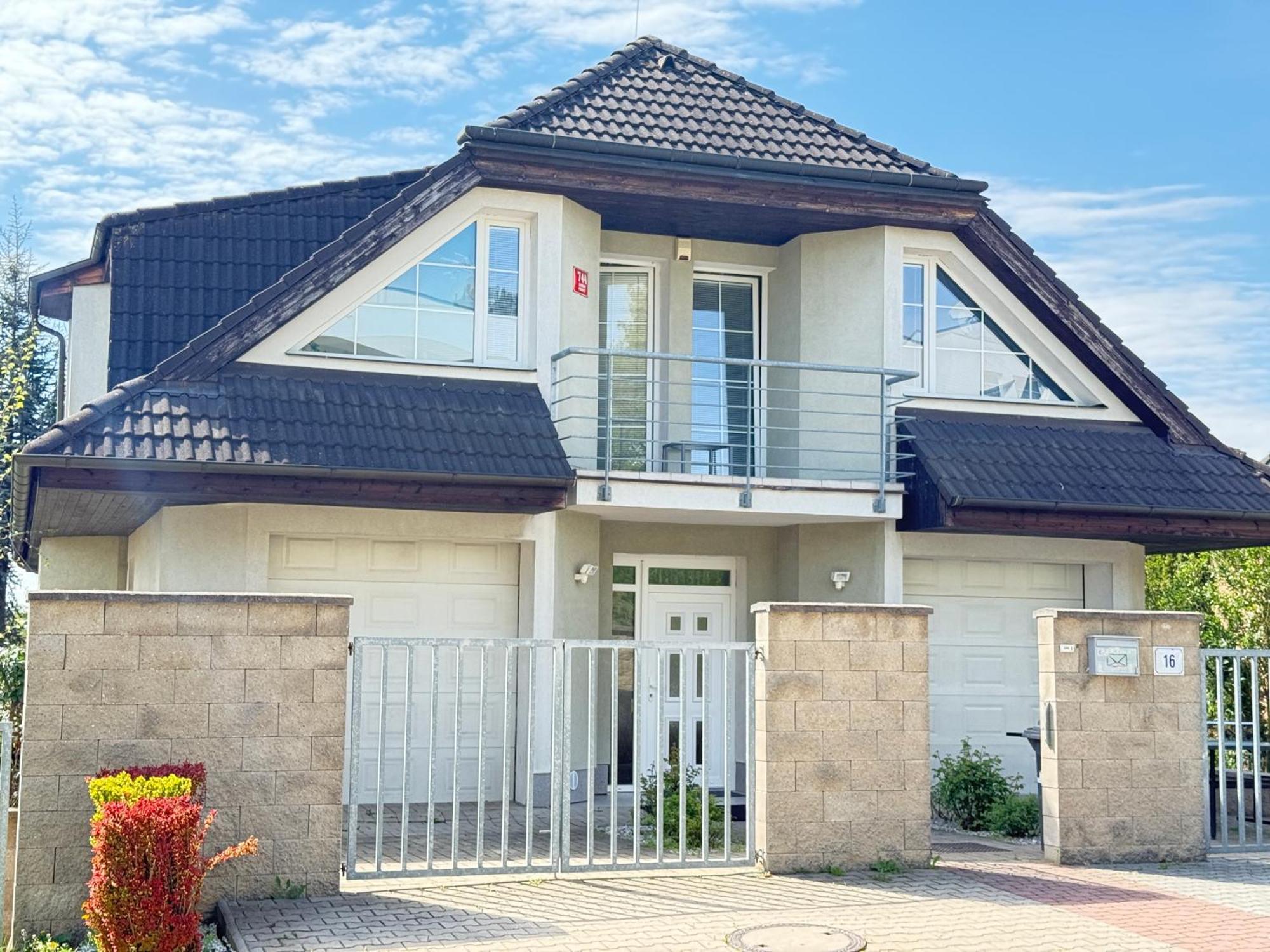 Diamondvilla, 4 Bedroom Apartment, Garden & Spa Прага Екстериор снимка