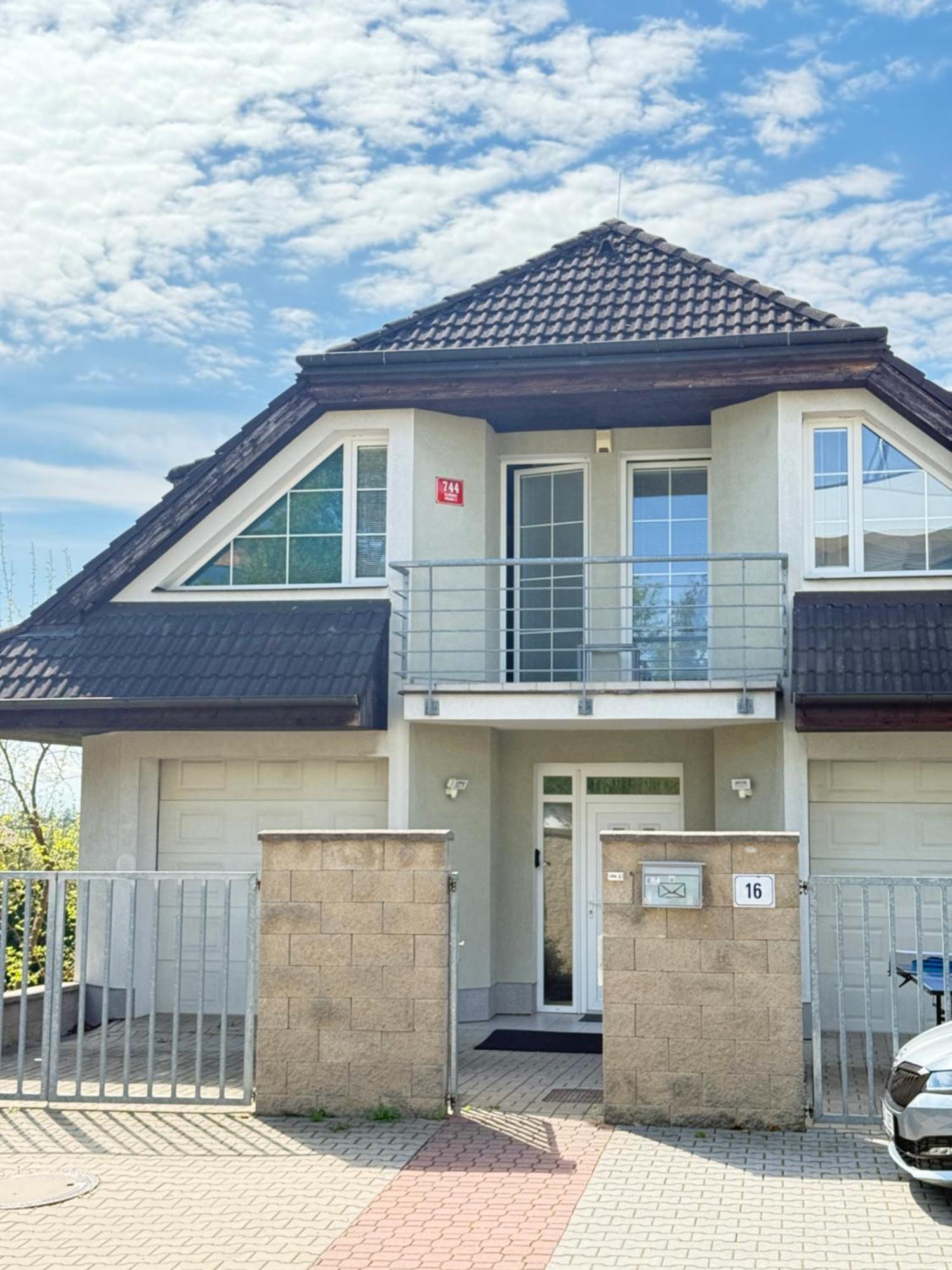 Diamondvilla, 4 Bedroom Apartment, Garden & Spa Прага Екстериор снимка
